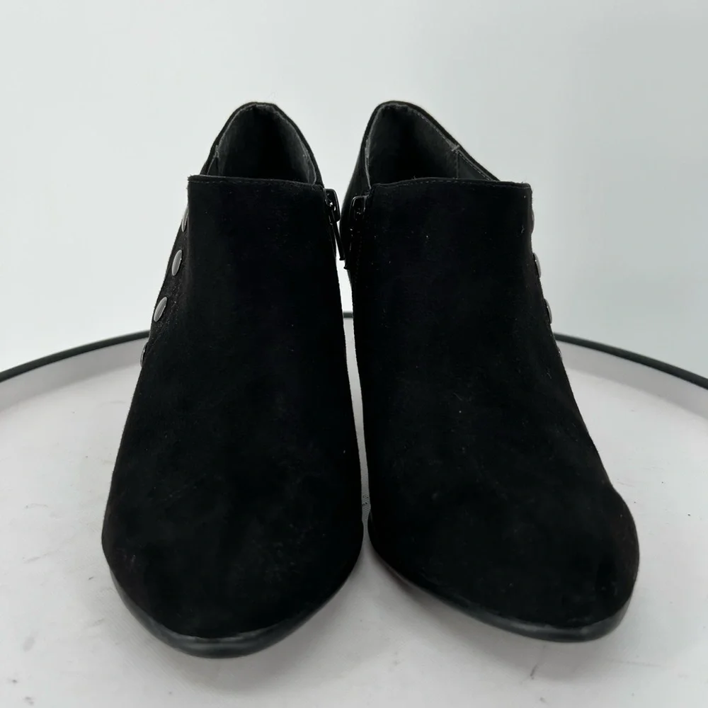 AEROSOLES CHIC BLACK VEGAN SUEDE BOOTIES DECORATIVE SILVER STUDS‎ SIDE ZIP